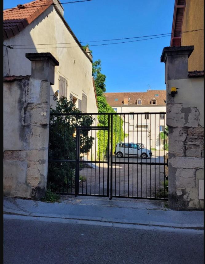 דיז'ון L'Historique Au Coeur De Ville מראה חיצוני תמונה